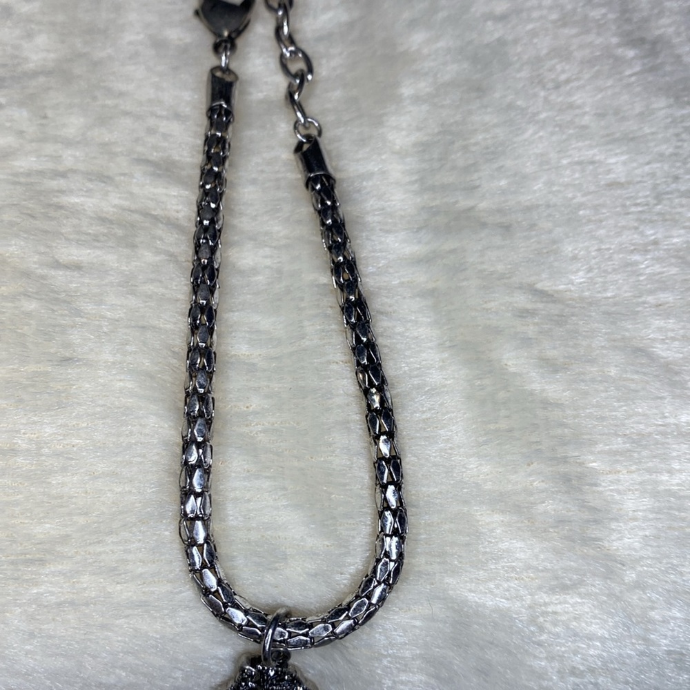 Gun metal black wing and rhinestone bracelet - Picture 3 of 4